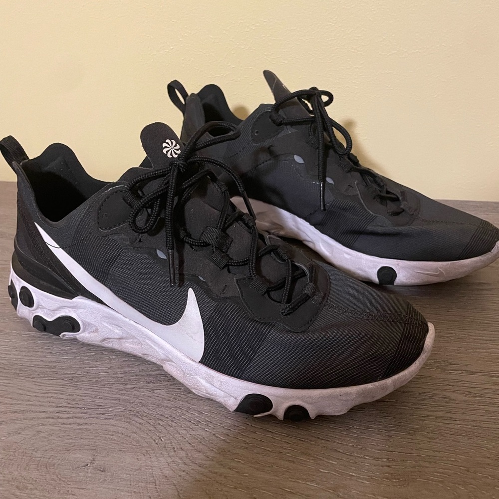 Nike React Element 55 Black and White Size 10.5 Barely worn Great condition